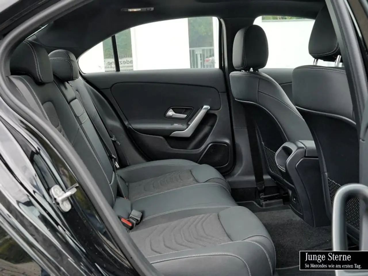 Mercedes-Benz A 180 LIMO PROG-ADV+ PANO+AMBIENTE+KAM+WINTER+KE — Vehicle gallery 6