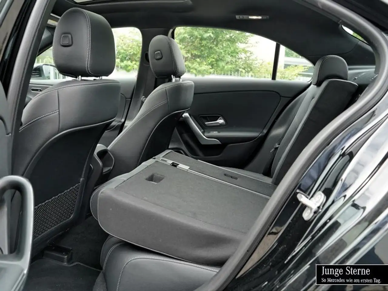 Mercedes-Benz A 180 LIMO PROG-ADV+ PANO+AMBIENTE+KAM+WINTER+KE — Vehicle gallery 7