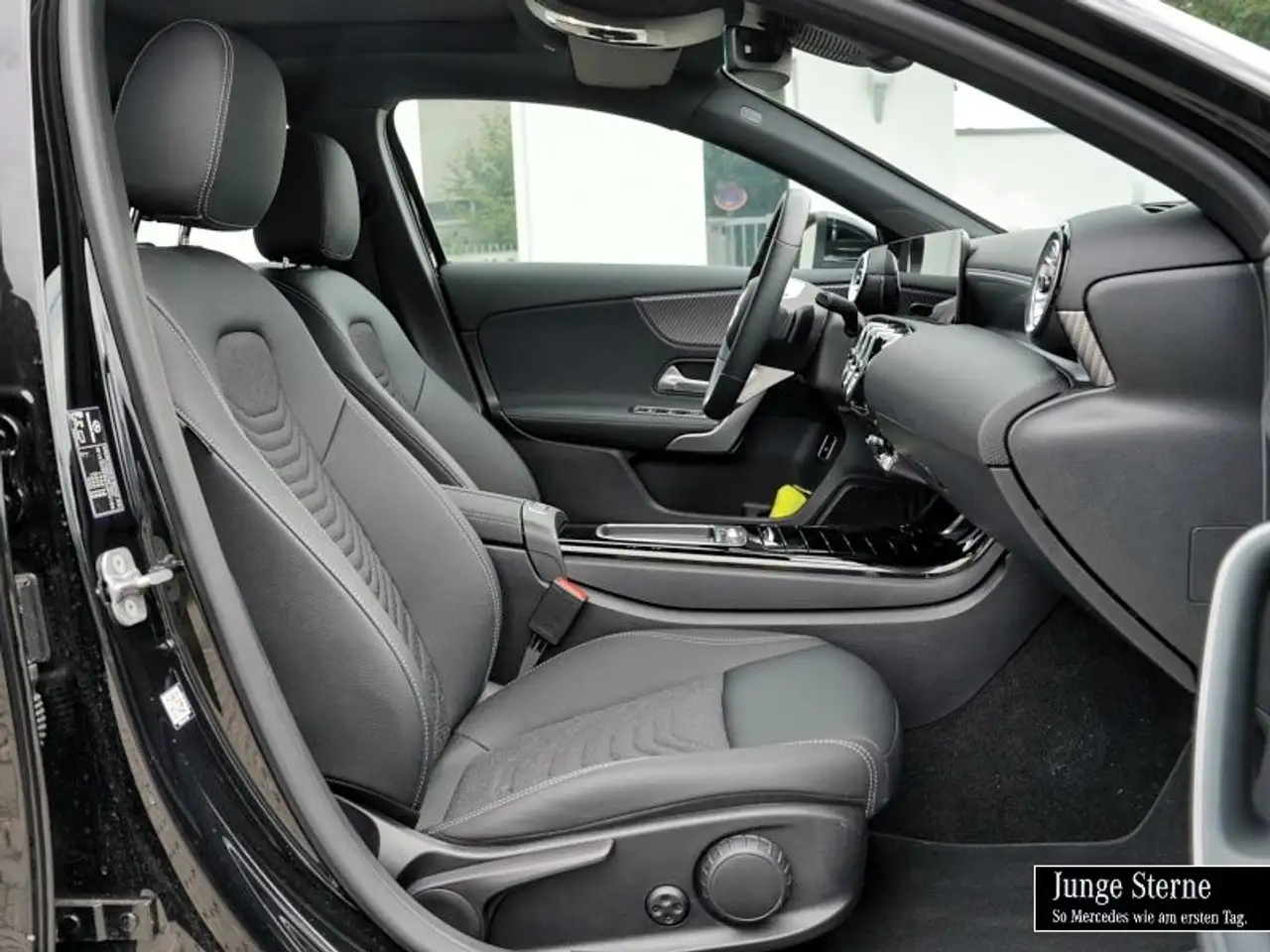 Mercedes-Benz A 180 LIMO PROG-ADV+ PANO+AMBIENTE+KAM+WINTER+KE — Vehicle gallery 5