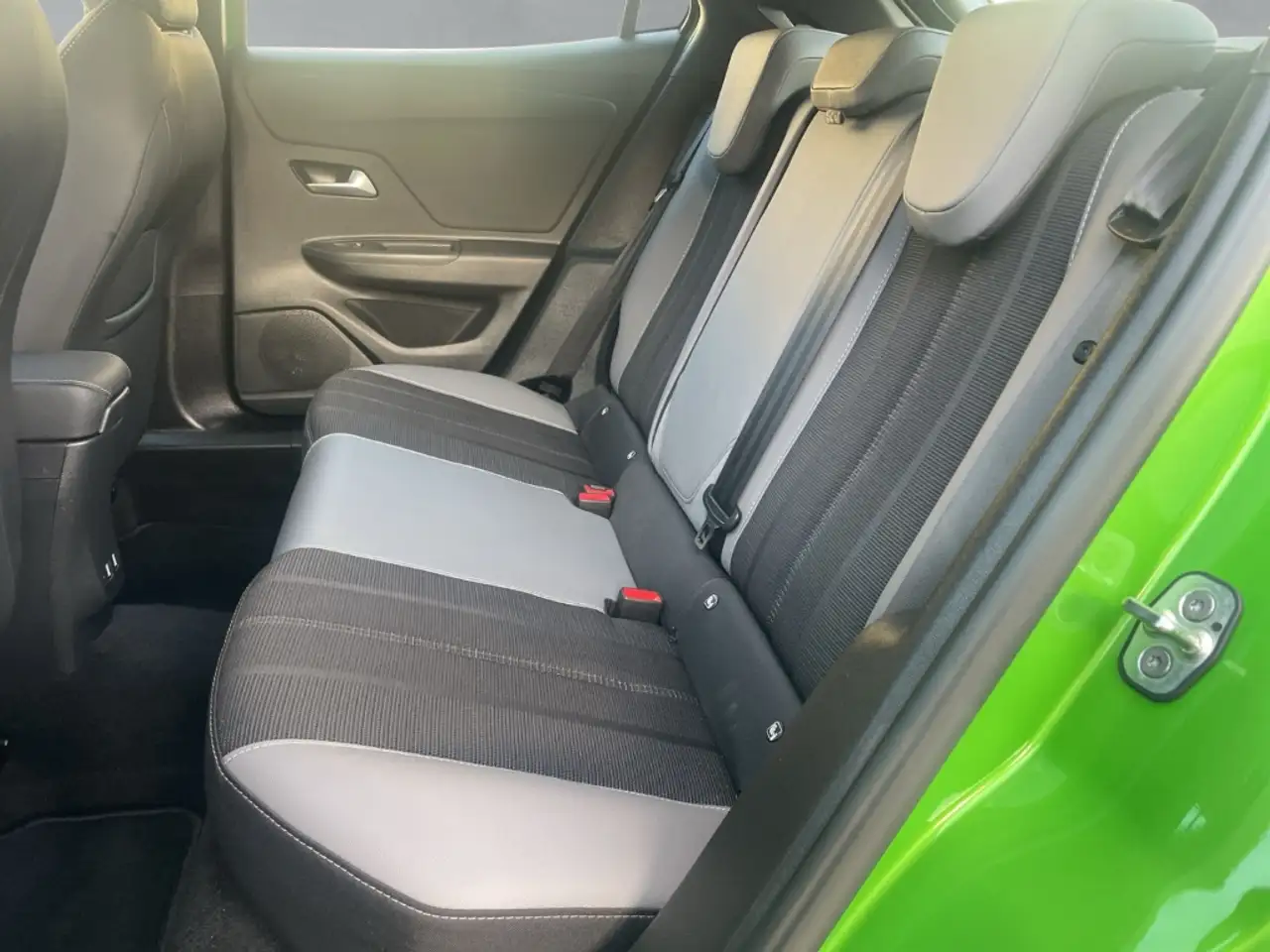 Opel Mokka Elegance, 1.2 Direct Injection Turbo 74 kW 6 MT, R — معرض صور السيارة 16
