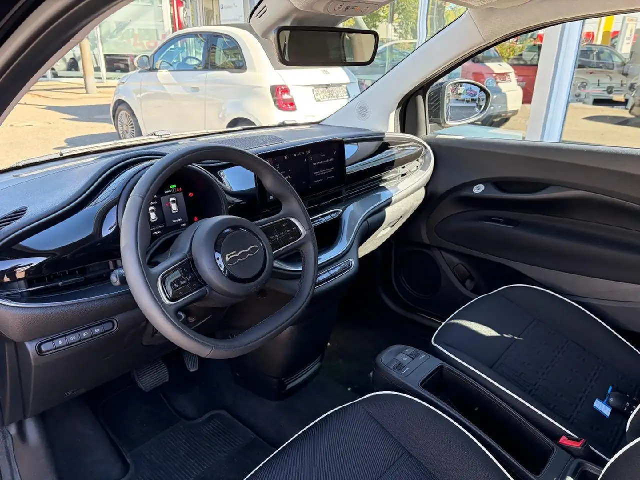 Fiat 500e 3+1 Basis — Galería del vehículo 5