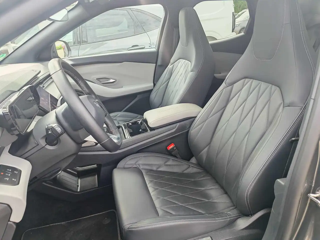 Ford Explorer Premium AWD VOLL 79kW PANO W-PUMPE MASSAGE B&O MAT — معرض صور السيارة 8
