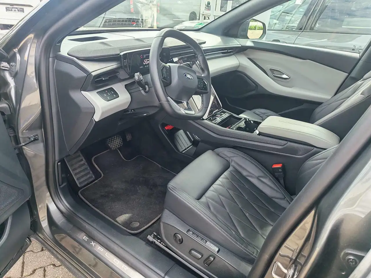 Ford Explorer Premium AWD VOLL 79kW PANO W-PUMPE MASSAGE B&O MAT — معرض صور السيارة 7