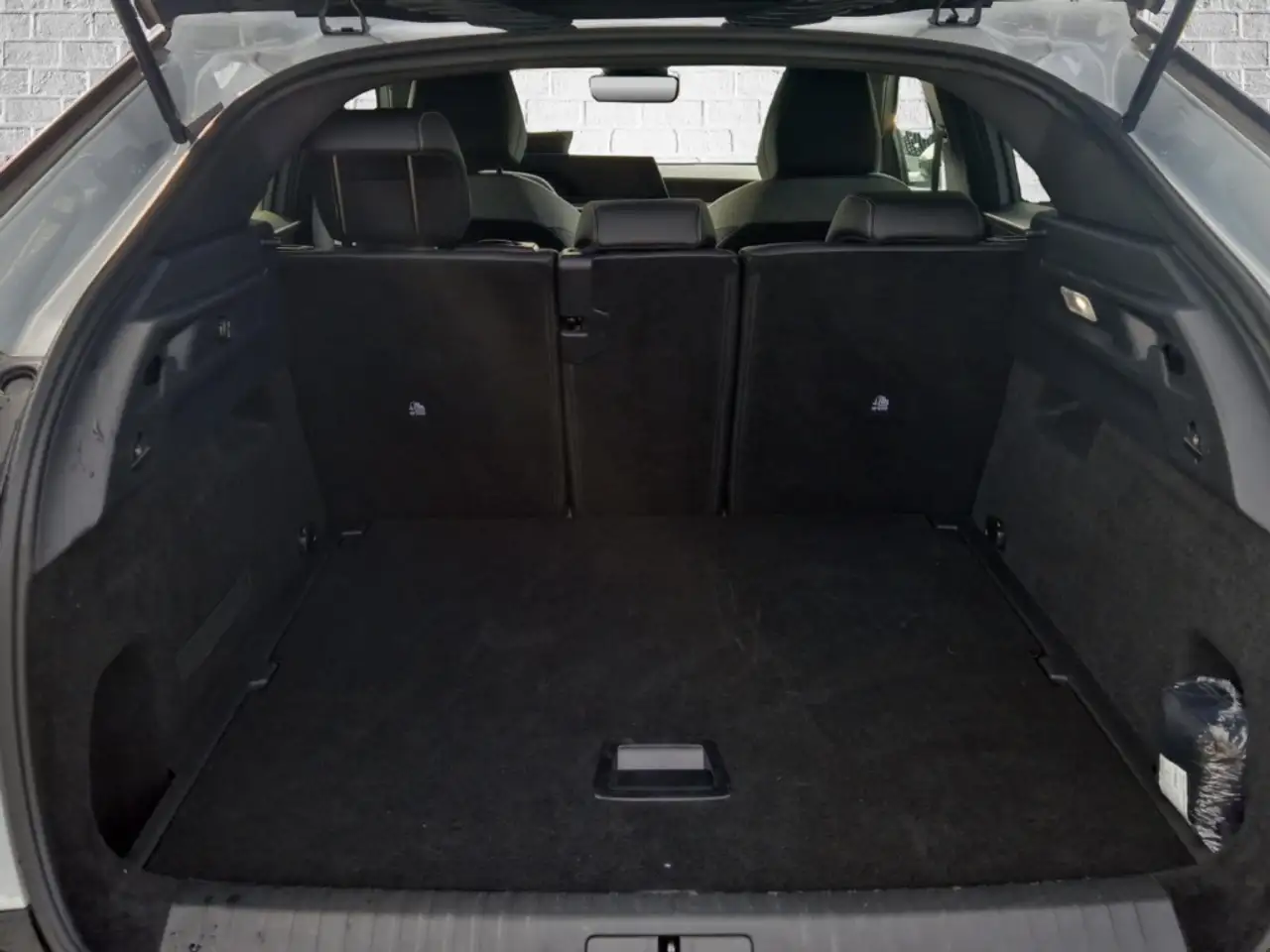 Peugeot 3008 Hybrid 145 e-DSC6 Allure /Navi/LED/ACC — معرض صور السيارة 7