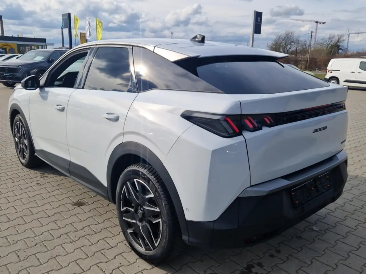 Peugeot 3008 Hybrid 145 e-DSC6 Allure /Navi/LED/ACC — معرض صور السيارة 27