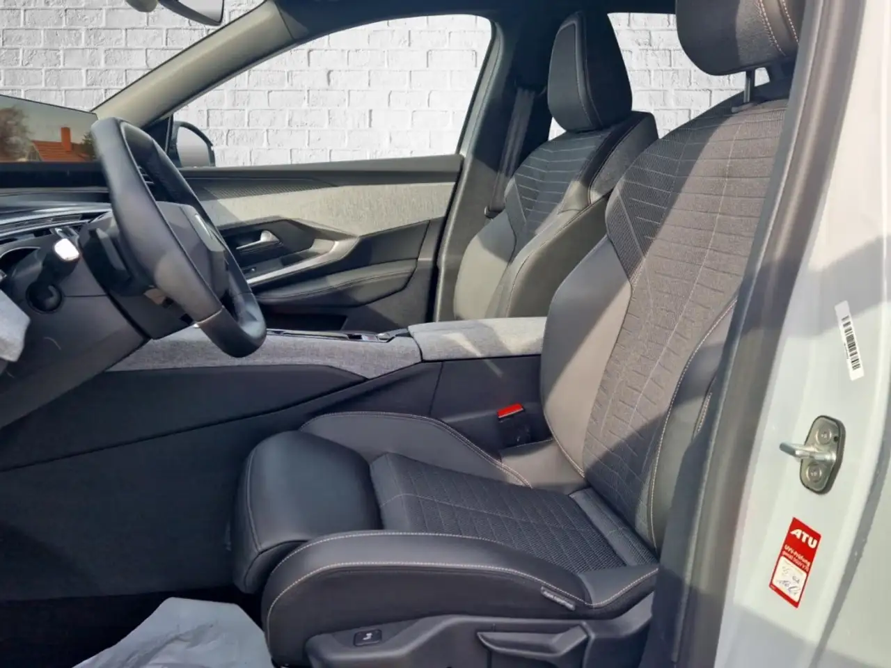 Peugeot 3008 Hybrid 145 e-DSC6 Allure /Navi/LED/ACC — معرض صور السيارة 12