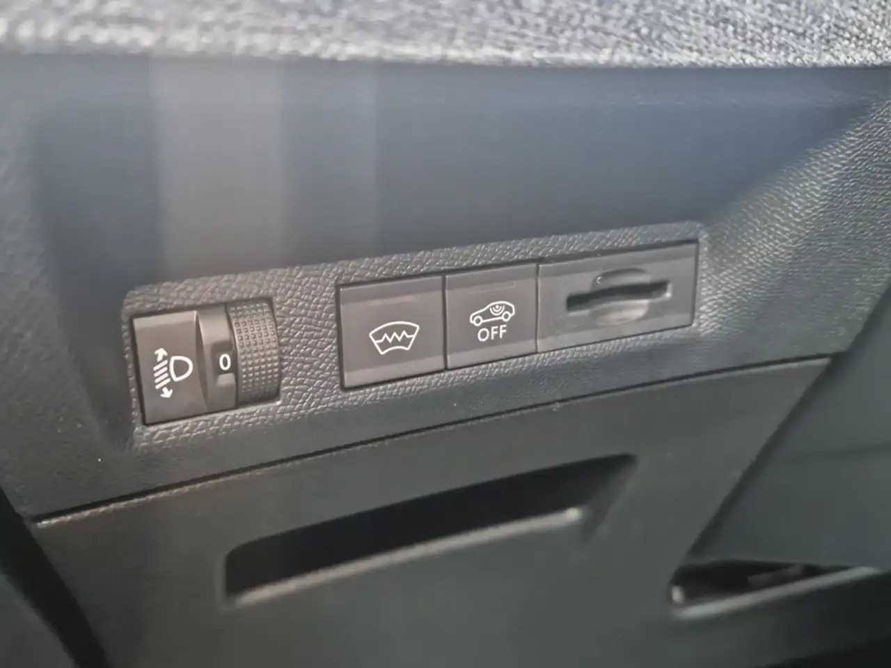 Peugeot 3008 Hybrid 145 e-DSC6 Allure /Navi/LED/ACC — معرض صور السيارة 21