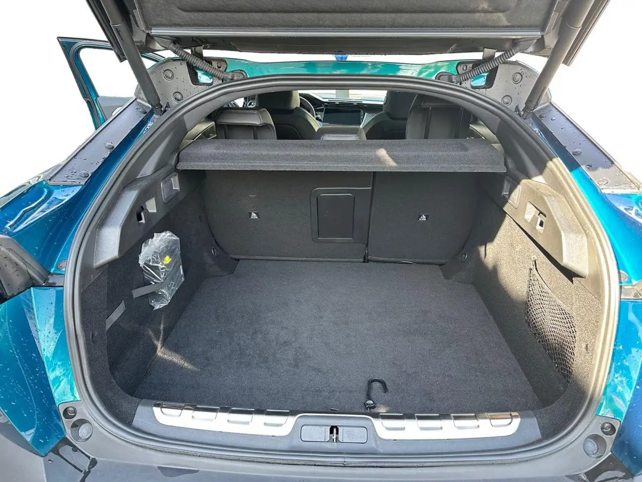 Peugeot 408 „408 GT EAT8 Nappa/NAVI/SHZ/360°/LHZ/ACC/SD“ — Galerie du véhicule 19