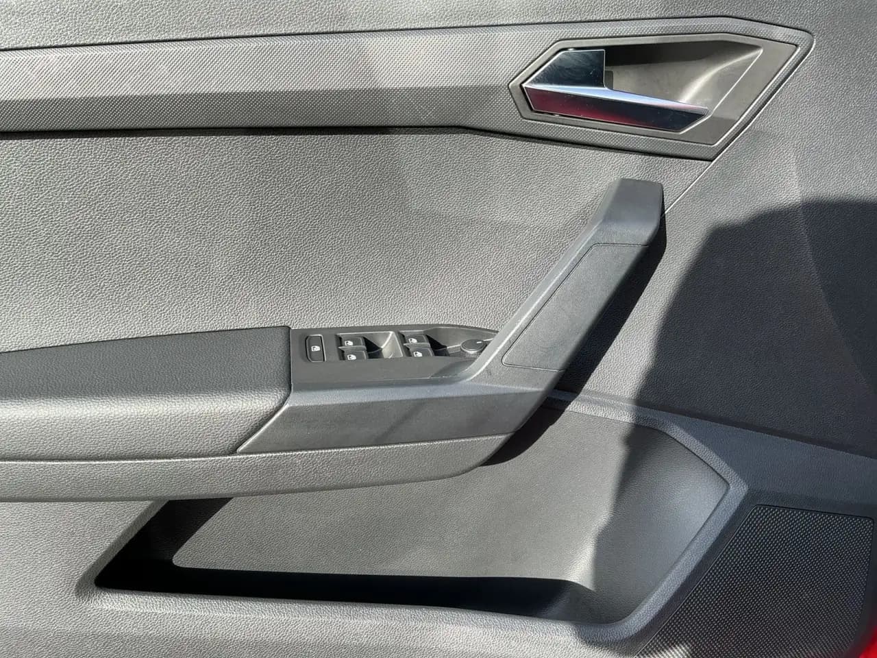 SEAT Arona 1.0 TSI STYLE EDITION LED+NAVI+RFK+GRA+17" — Galería del vehículo 15