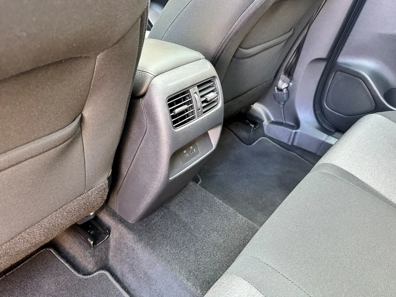 Nissan Qashqai 1.3 DIG-T mHEV 12V N-Connecta 4x2 103kW — معرض صور السيارة 26