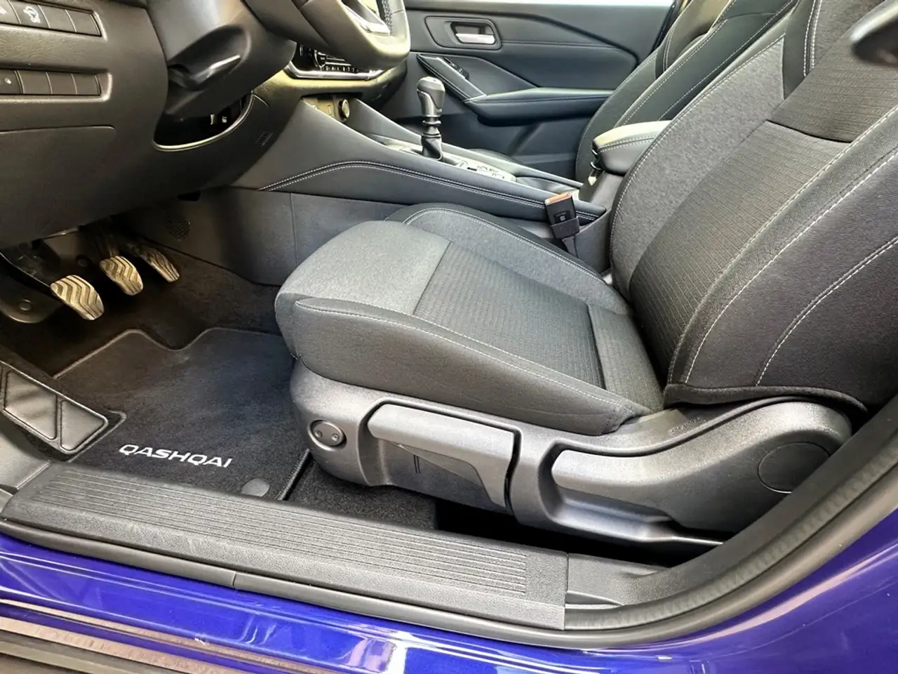 Nissan Qashqai 1.3 DIG-T mHEV 12V N-Connecta 4x2 103kW — معرض صور السيارة 13