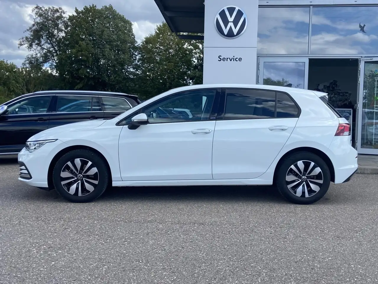 Volkswagen Golf 1.0 TSI MOVE AHK+APP-CONNECT+DIGITALES-COCK — معرض صور السيارة 2