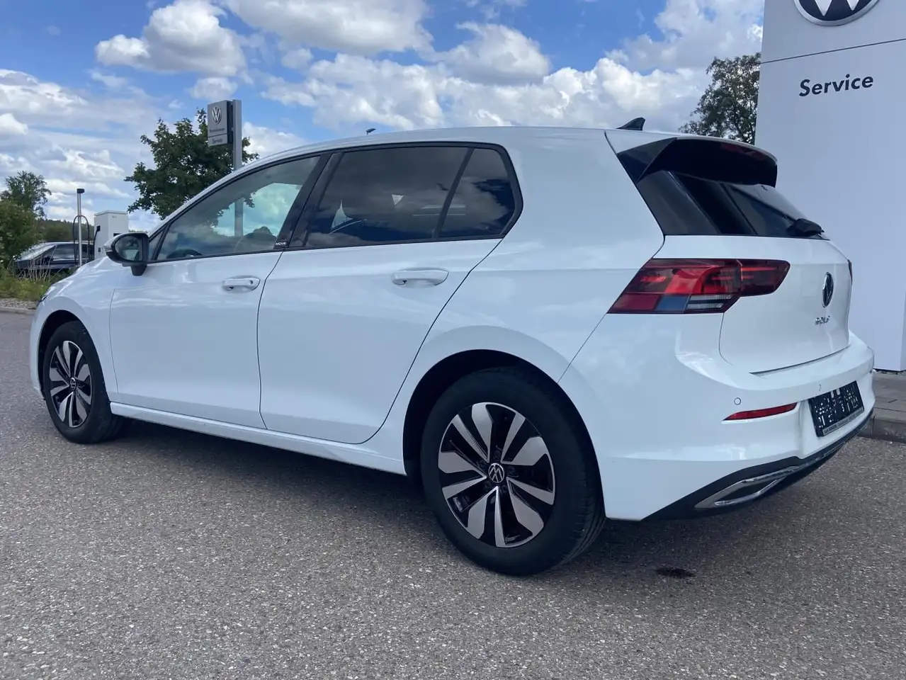 Volkswagen Golf 1.0 TSI MOVE AHK+APP-CONNECT+DIGITALES-COCK — معرض صور السيارة 4