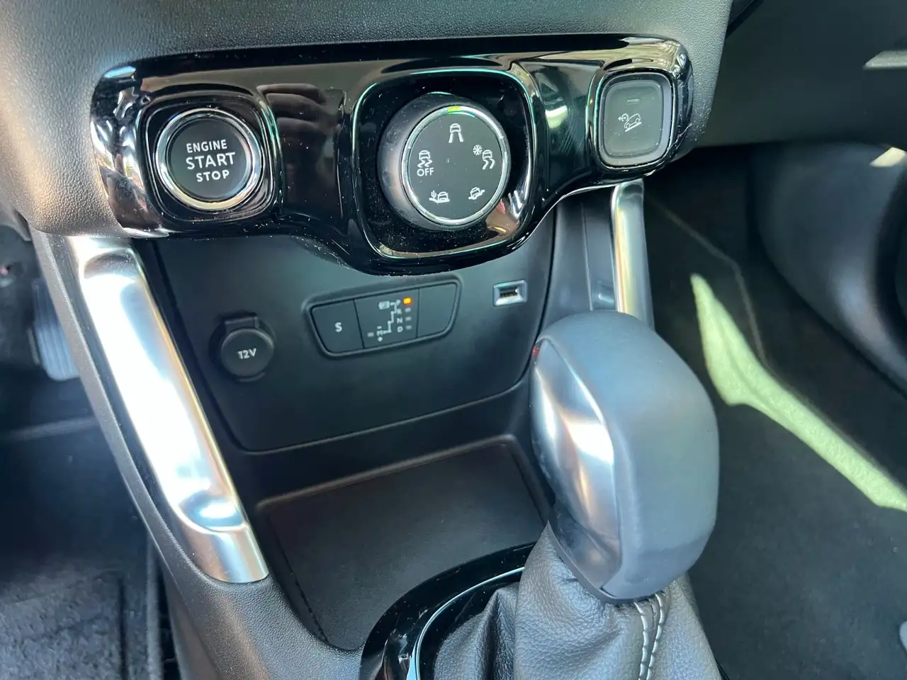 Citroen C3 Aircross PureTech 130 EAT6 Max — Galería del vehículo 14