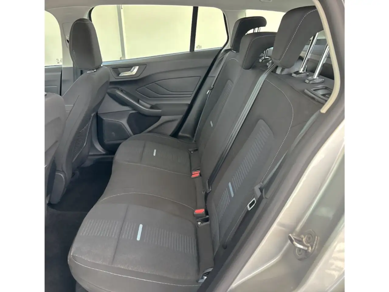 Ford Focus Turnier Active 1.0 EcoBoost MHEV Aut. AHK NAVI ACC — Galería del vehículo 14