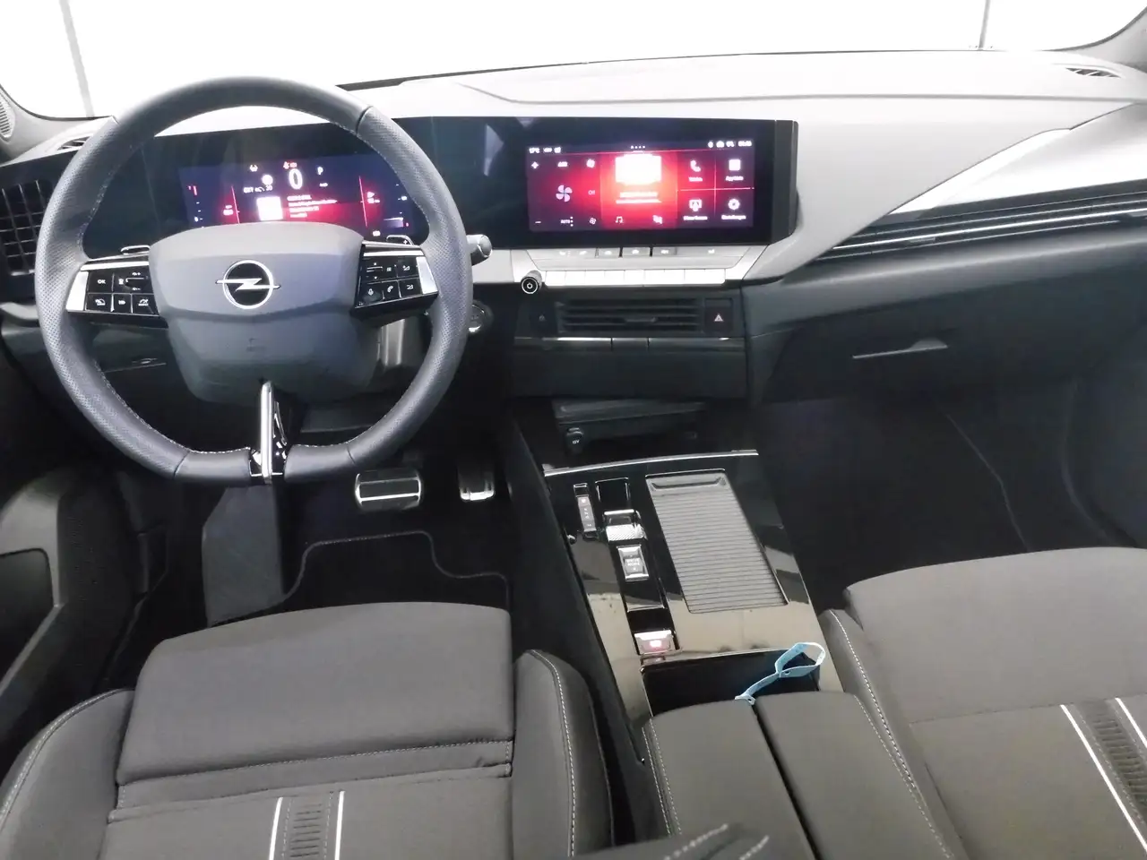 Opel Astra Sports Tourer GS mit Anhängerkupplung, Automatik — معرض صور السيارة 12