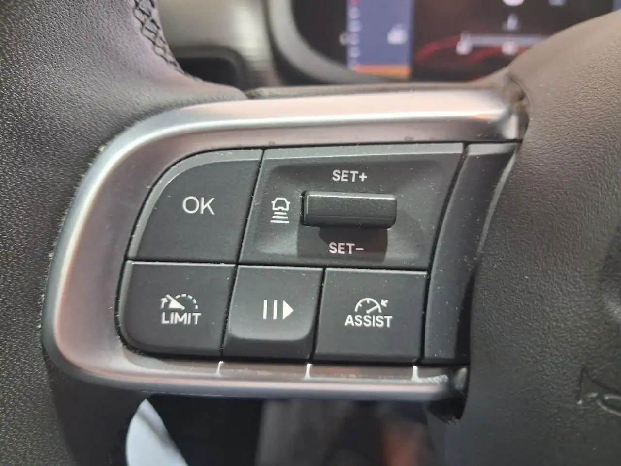 Jeep Avenger 1.2 G 74KW ALTITUDE 5P — Vehicle gallery 13