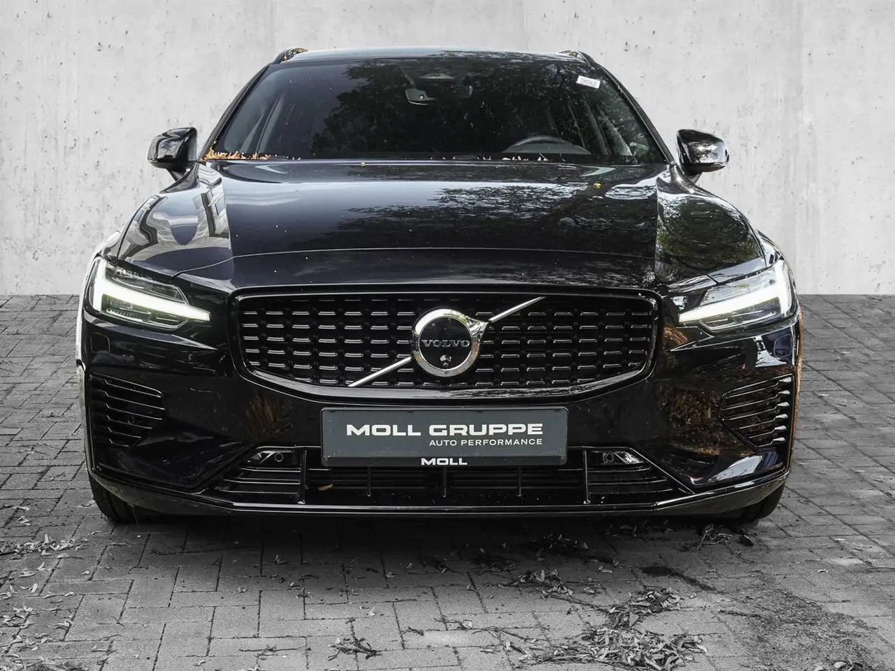 Volvo V60 T8 AWD Plus Dark Plug-in Hybrid PANO 19ZOLL — معرض صور السيارة 3