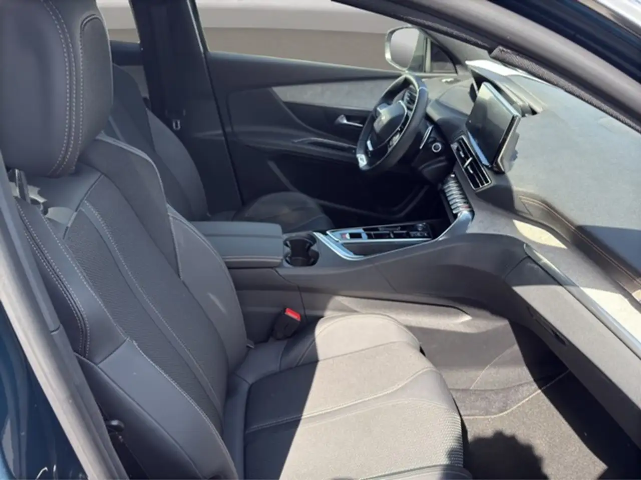 Peugeot 3008 Hybrid 136 GT Navi Digitales Cockpit LED ACC 2-... — Galerie du véhicule 6