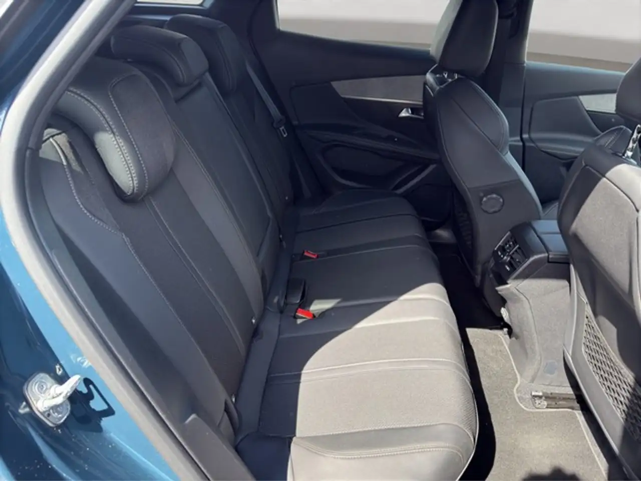 Peugeot 3008 Hybrid 136 GT Navi Digitales Cockpit LED ACC 2-... — Galerie du véhicule 12