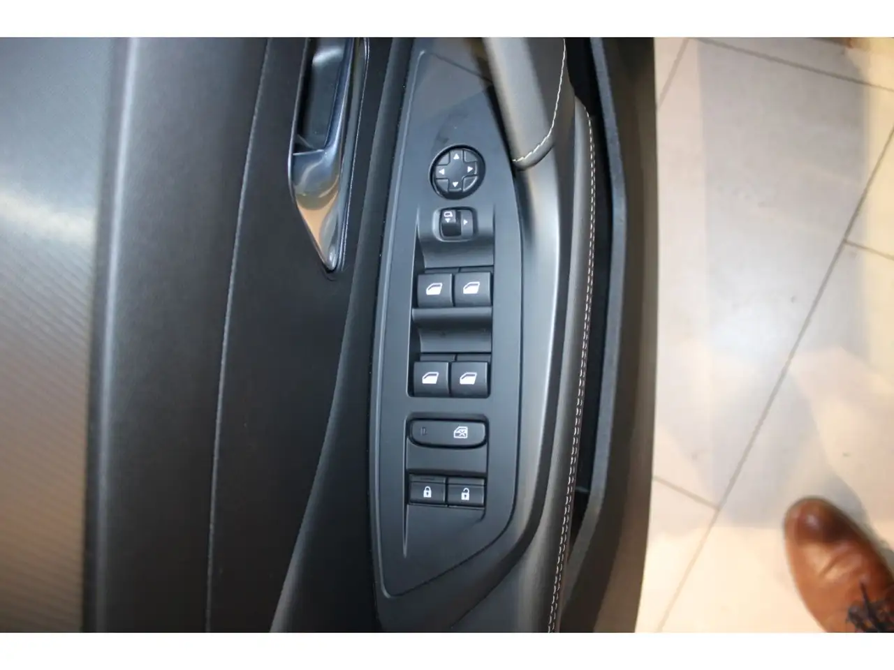 Peugeot 308 GT Navi Memory Sitze Massagesitze LED Blendf — Galerie du véhicule 16