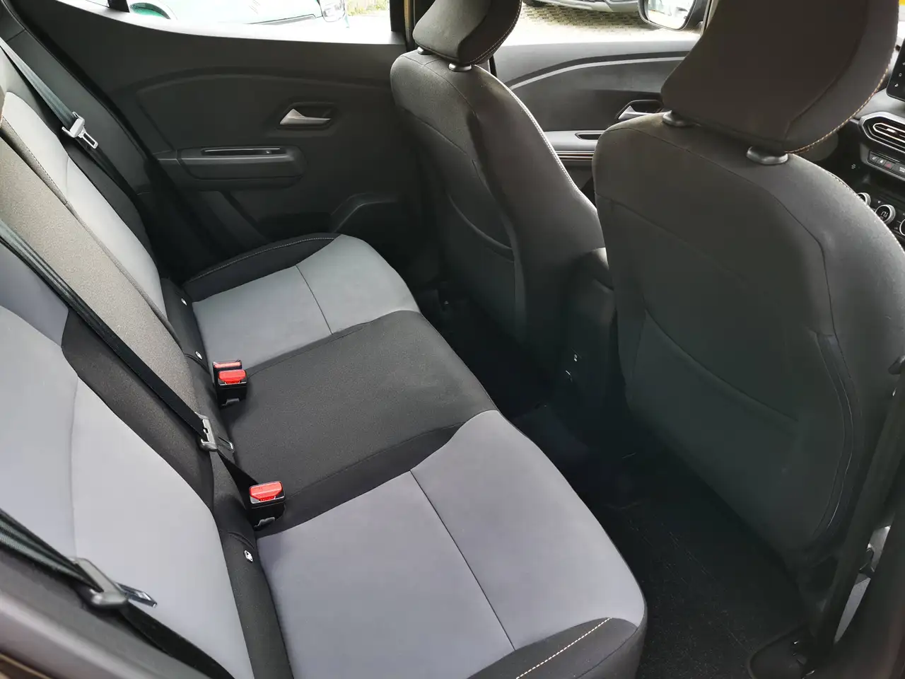 Dacia Sandero Stepway TCe 110 Extreme+ | Vollausstattung in Super Zustand! — معرض صور السيارة 31