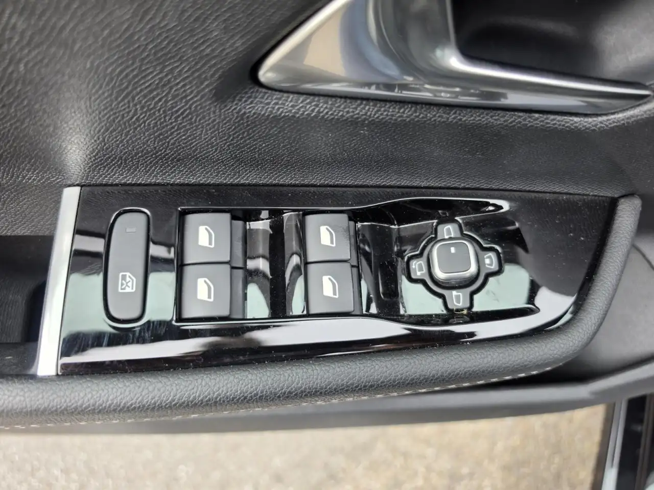 Opel Astra ST Ultimate 1,2 AT+PANO+SHZ+LHZ+ACC+RFK Klima — Vehicle gallery 12