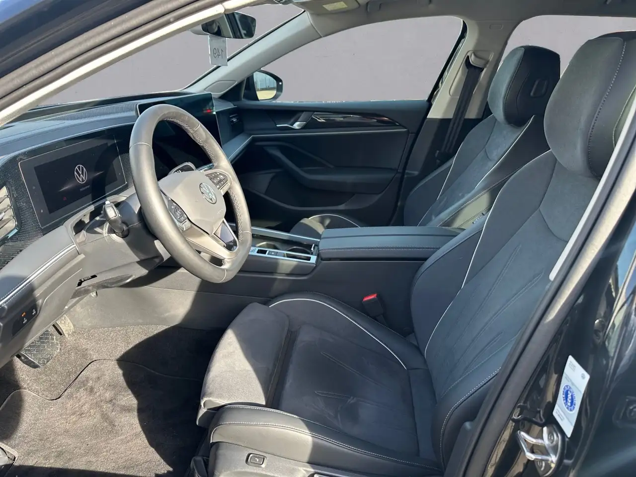 Volkswagen Passat Business 1.5 eTSI OPF DSG 360° KAMERA// NAV — Galería del vehículo 9