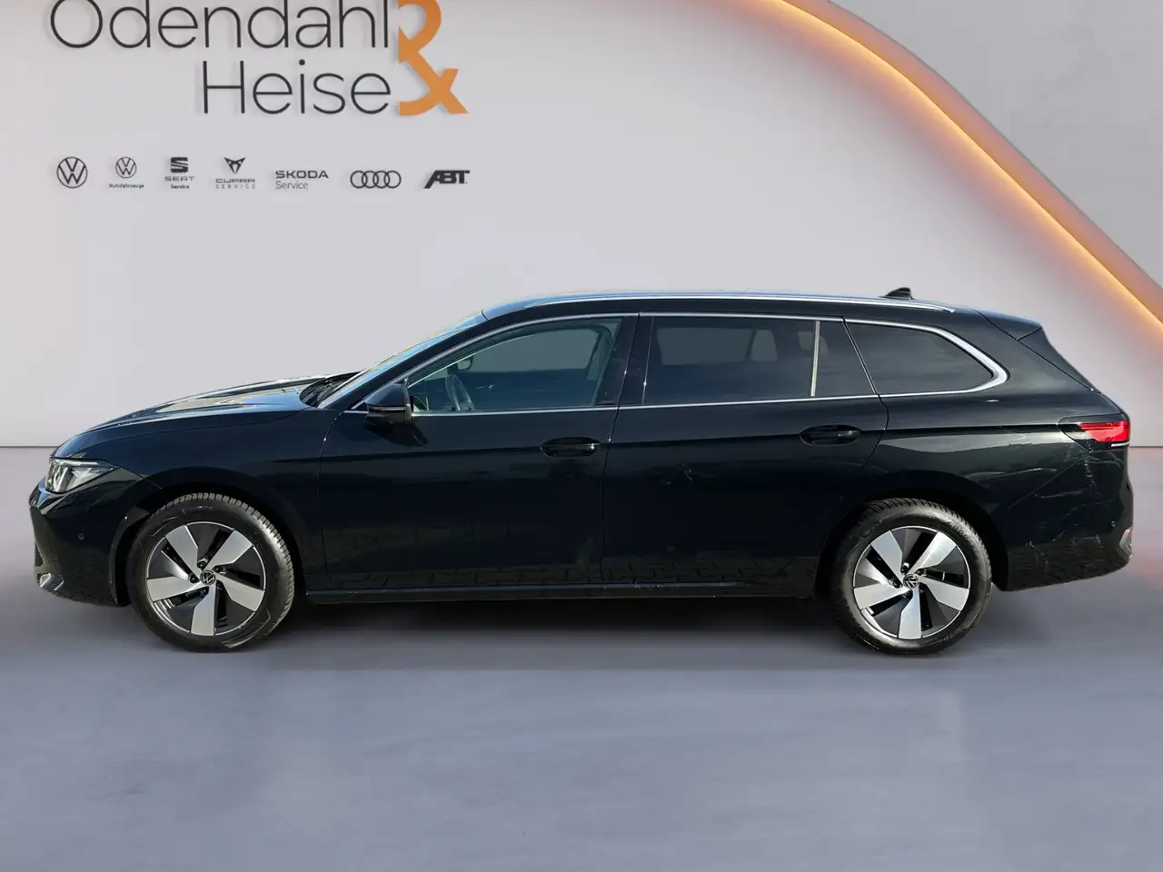 Volkswagen Passat Business 1.5 eTSI OPF DSG 360° KAMERA// NAV — Galería del vehículo 2