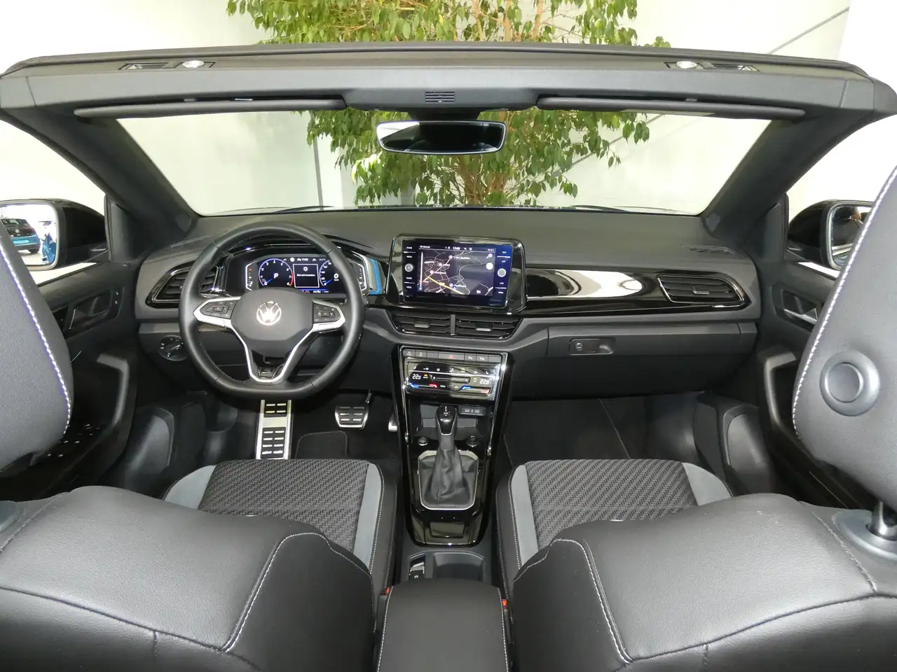 Volkswagen T-Roc Cabrio 1.5 TSI R-Line DSG Black Style IQ Light KAMERA NAVI — Galerie du véhicule 15