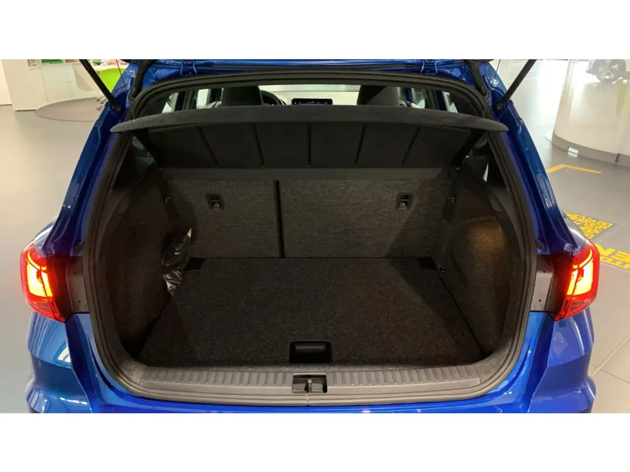 SEAT Arona 1.0 TSI DSG Xperience NAVI+KLIMA+SHZ+LED — Vehicle gallery 12