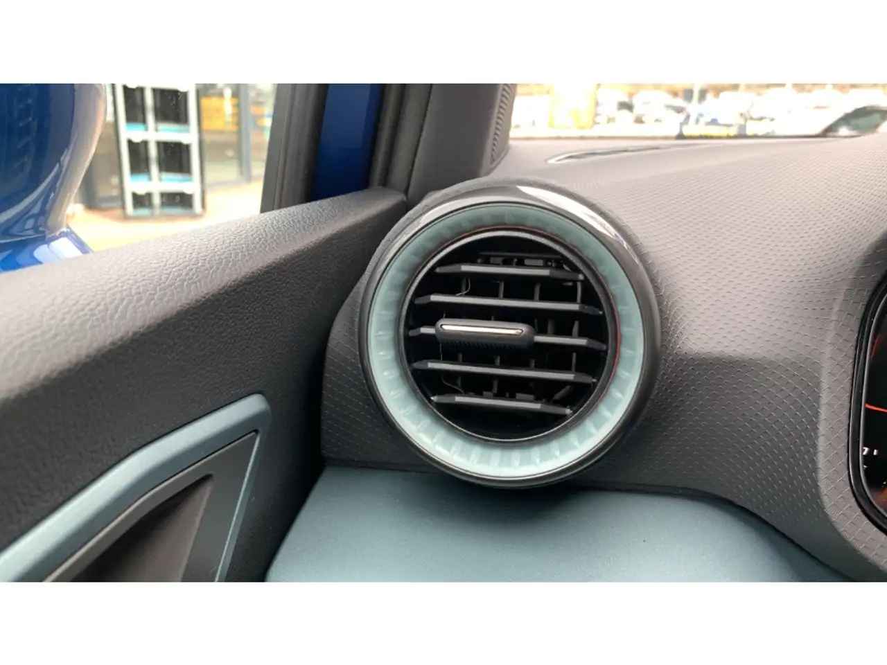 SEAT Arona 1.0 TSI DSG Xperience NAVI+KLIMA+SHZ+LED — Vehicle gallery 26