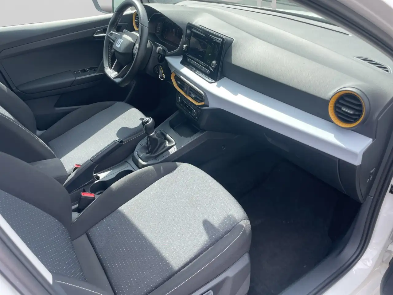 SEAT Ibiza Style Edition TSI SHZ LED FullLink PDC Klima — معرض صور السيارة 16