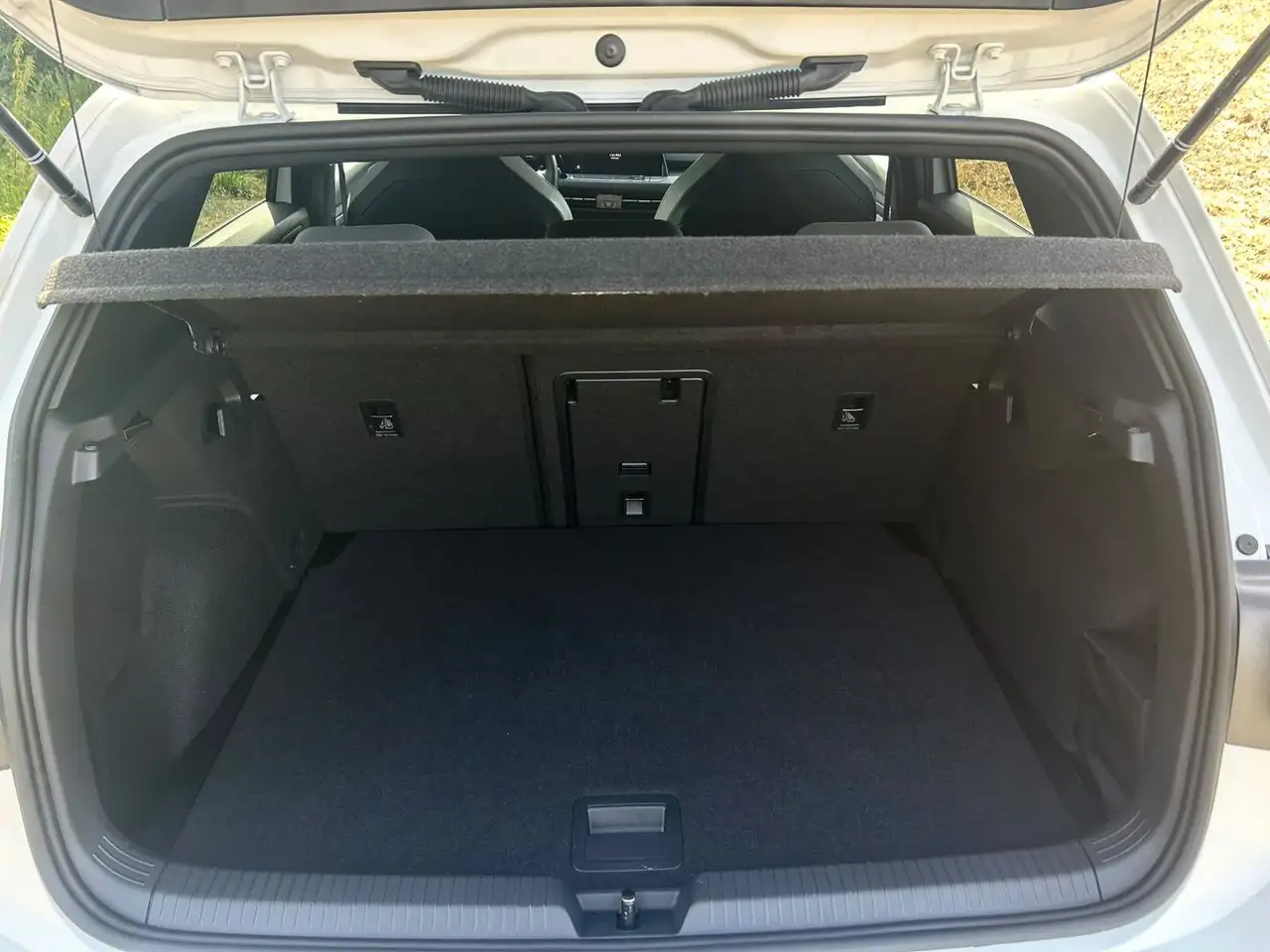 Volkswagen Golf Golf VIII 1.5 eTSI R-Line (EURO 6d) — معرض صور السيارة 10