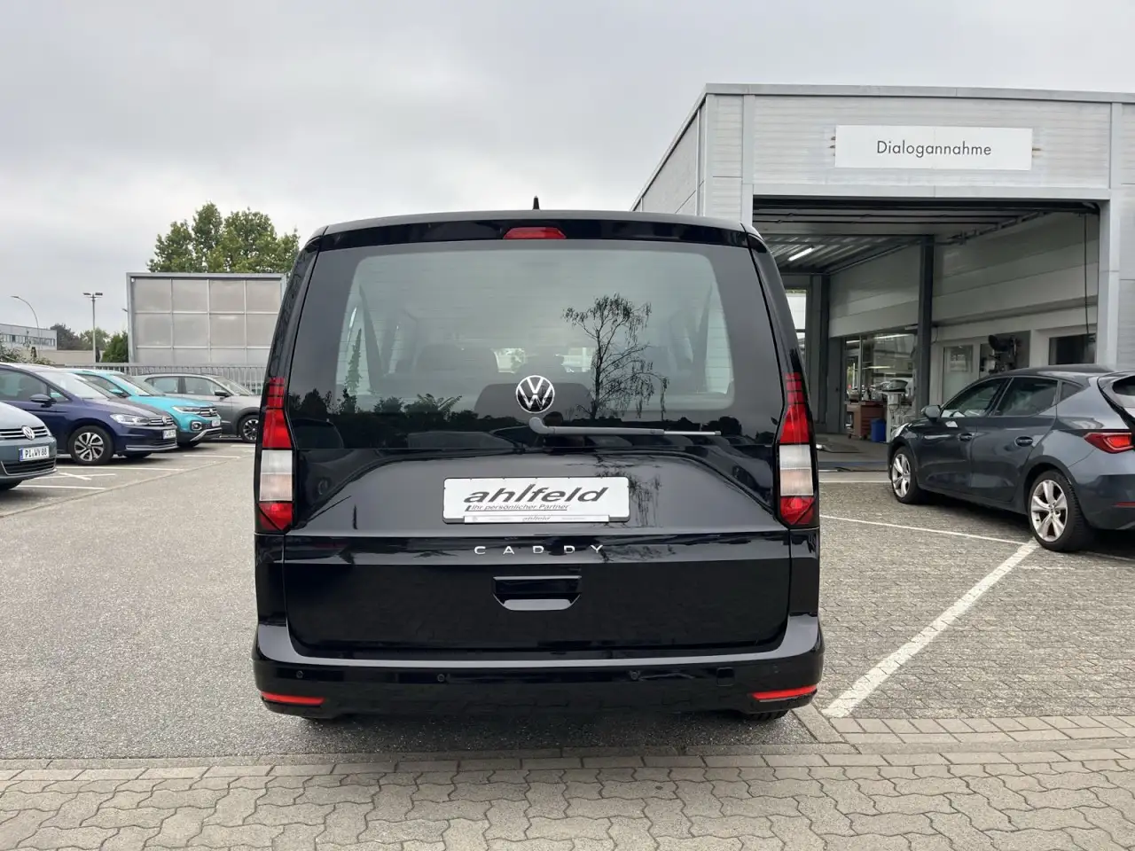 Volkswagen Caddy Maxi Kombi 1.5 TSI DSG KAM SHZ PDC Klimaauto — Vehicle gallery 3