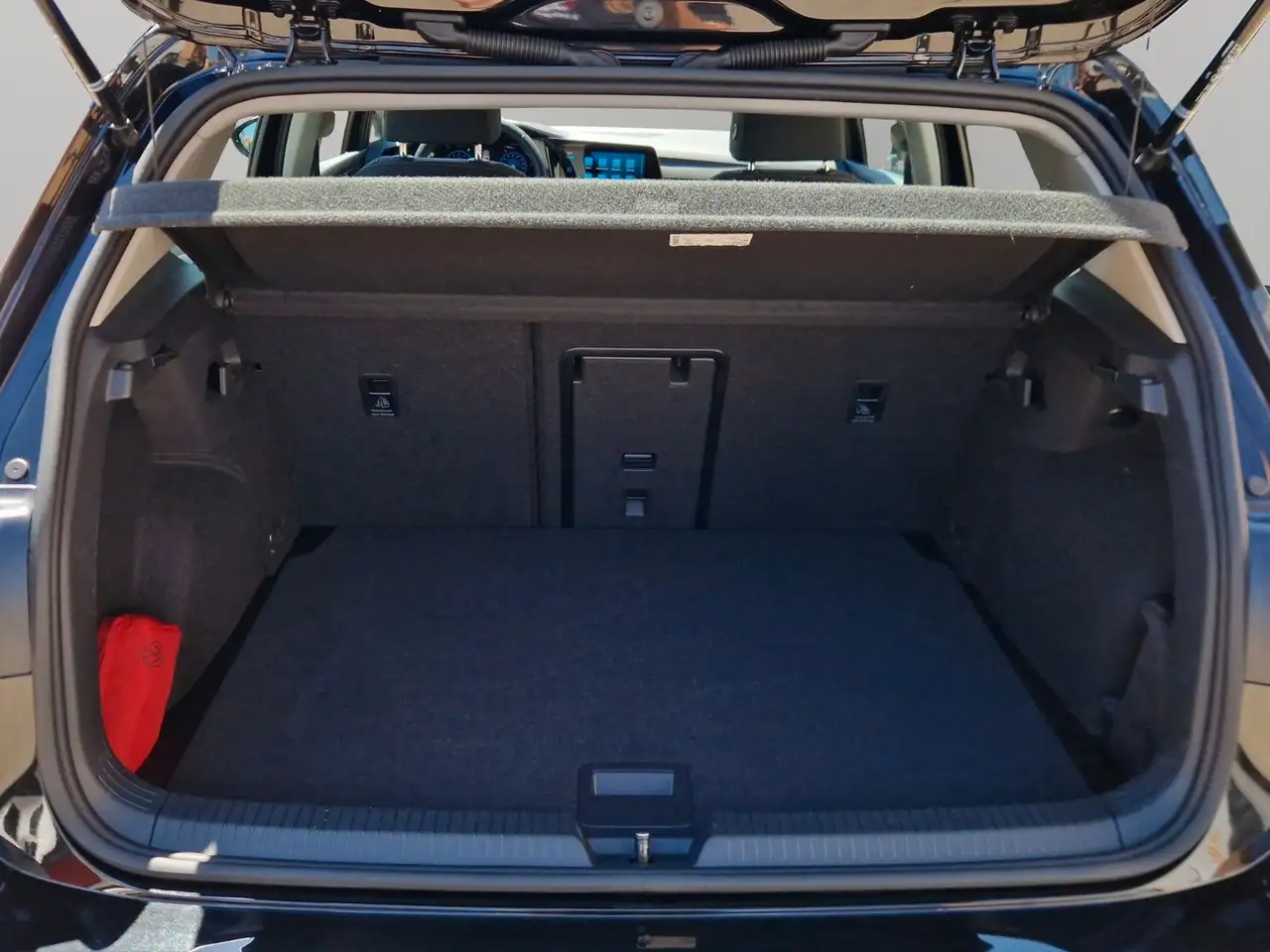 Volkswagen Golf VIII Lim. Style eTSI PDC,SHZ,ACC,APP,NAVI — Galería del vehículo 18