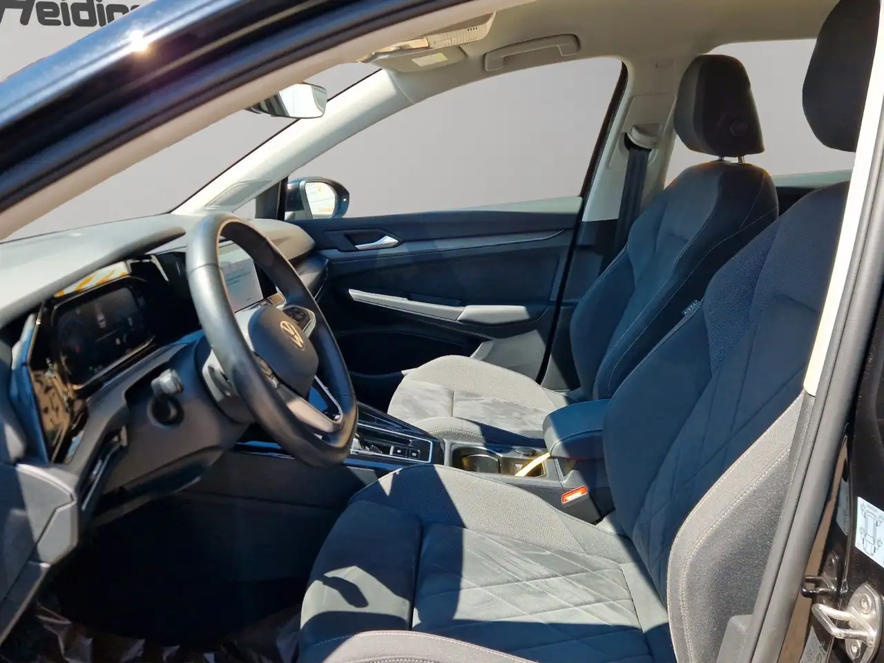 Volkswagen Golf VIII Lim. Style eTSI PDC,SHZ,ACC,APP,NAVI — Galería del vehículo 9
