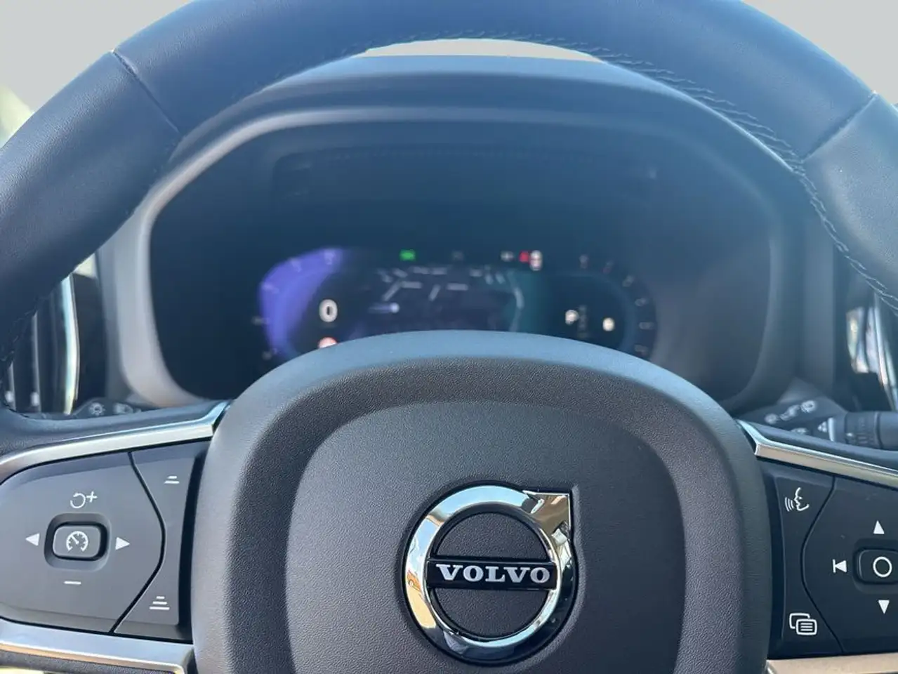 Volvo XC60 XC60 B4 B Core — Vehicle gallery 13