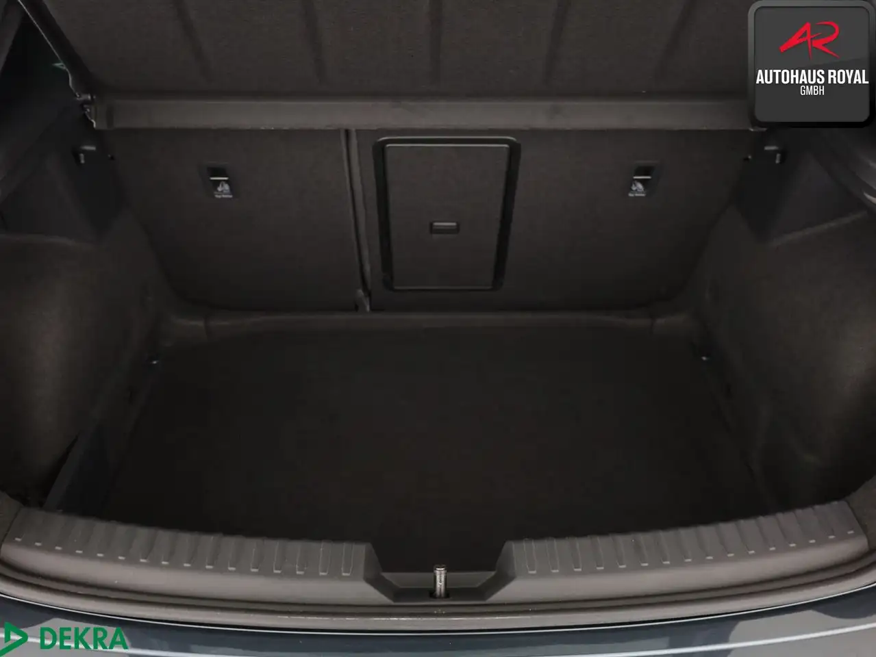CUPRA Leon 2.0 TSI VZ PANO,MATRIX,BEATS,MEMORY,KESSY — معرض صور السيارة 24