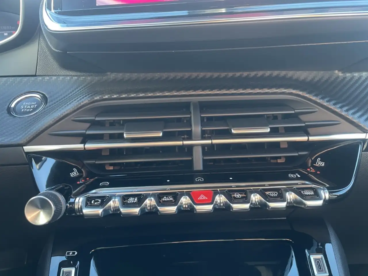 Peugeot 2008 Allure PT 130 EAT8 LED ACC Apple CarPlay Android A — معرض صور السيارة 19
