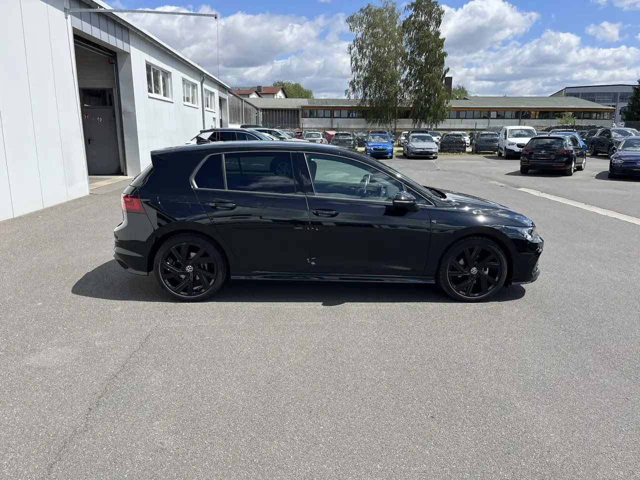 Volkswagen Golf 1.5 TSI DSG R-Line Black Style 2,99% Fin. AHK Nav — معرض صور السيارة 6