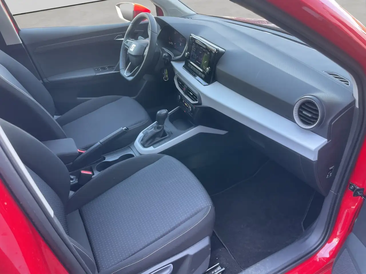 SEAT Arona Style TSI DSG Tempomat Apple CarPlay SHZ Klima — Vehicle gallery 13