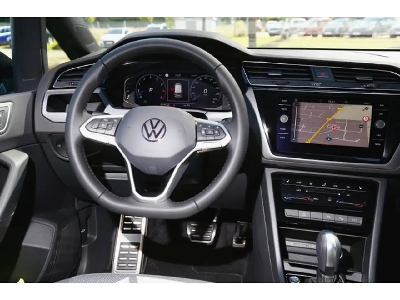 Volkswagen Touran 1.5 TSI Highline Alu LED AHK Pano Kamera Navi ACC — Vehicle gallery 14