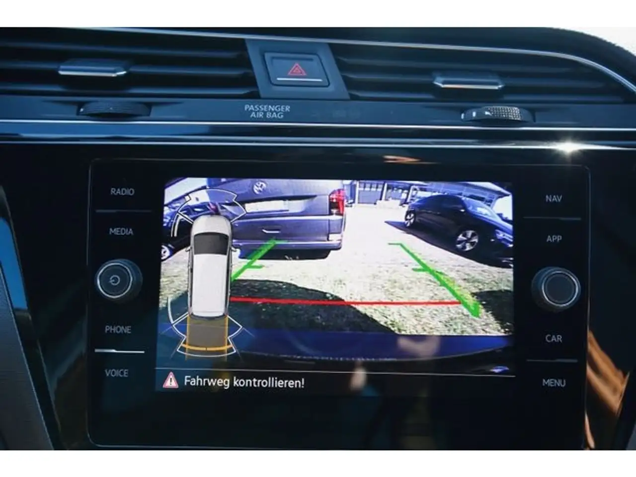 Volkswagen Touran 1.5 TSI Highline Alu LED AHK Pano Kamera Navi ACC — Vehicle gallery 17