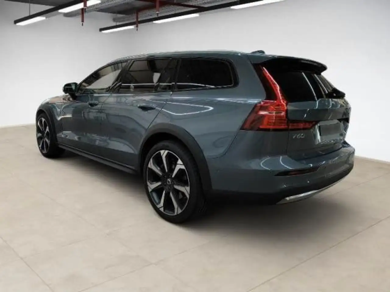 Volvo V60 Cross Country V60 B5 Bright Cross Country — Vehicle gallery 4