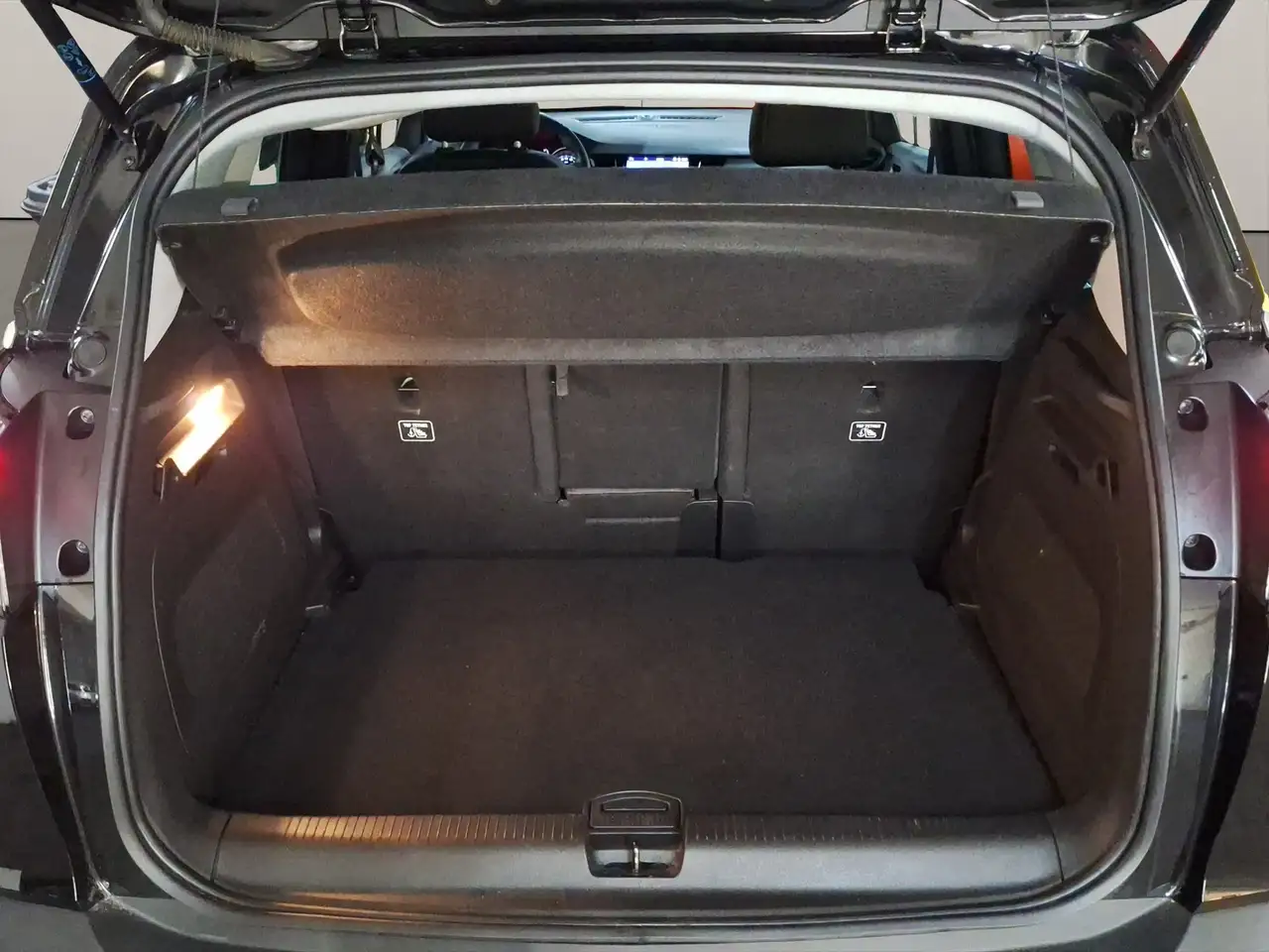 Opel Crossland 1.2 Turbo Elegance Paket LED+Navi+SHZ — Galería del vehículo 18