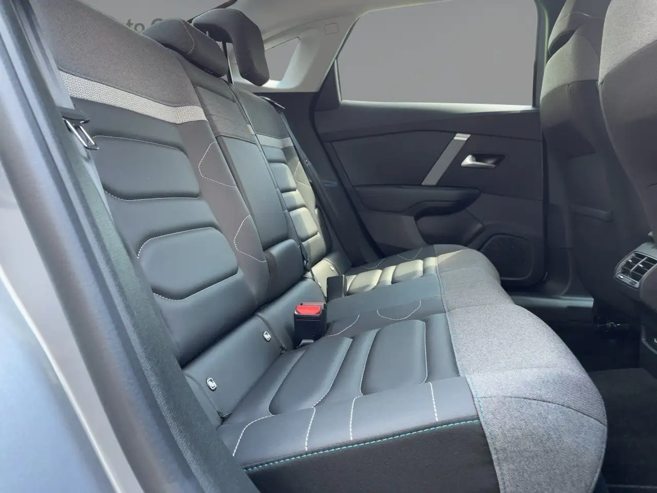 Citroen C4 X AT8 130 Max HUD/LED/Navi/SHZ/PDC/Kamera — Galerie du véhicule 11