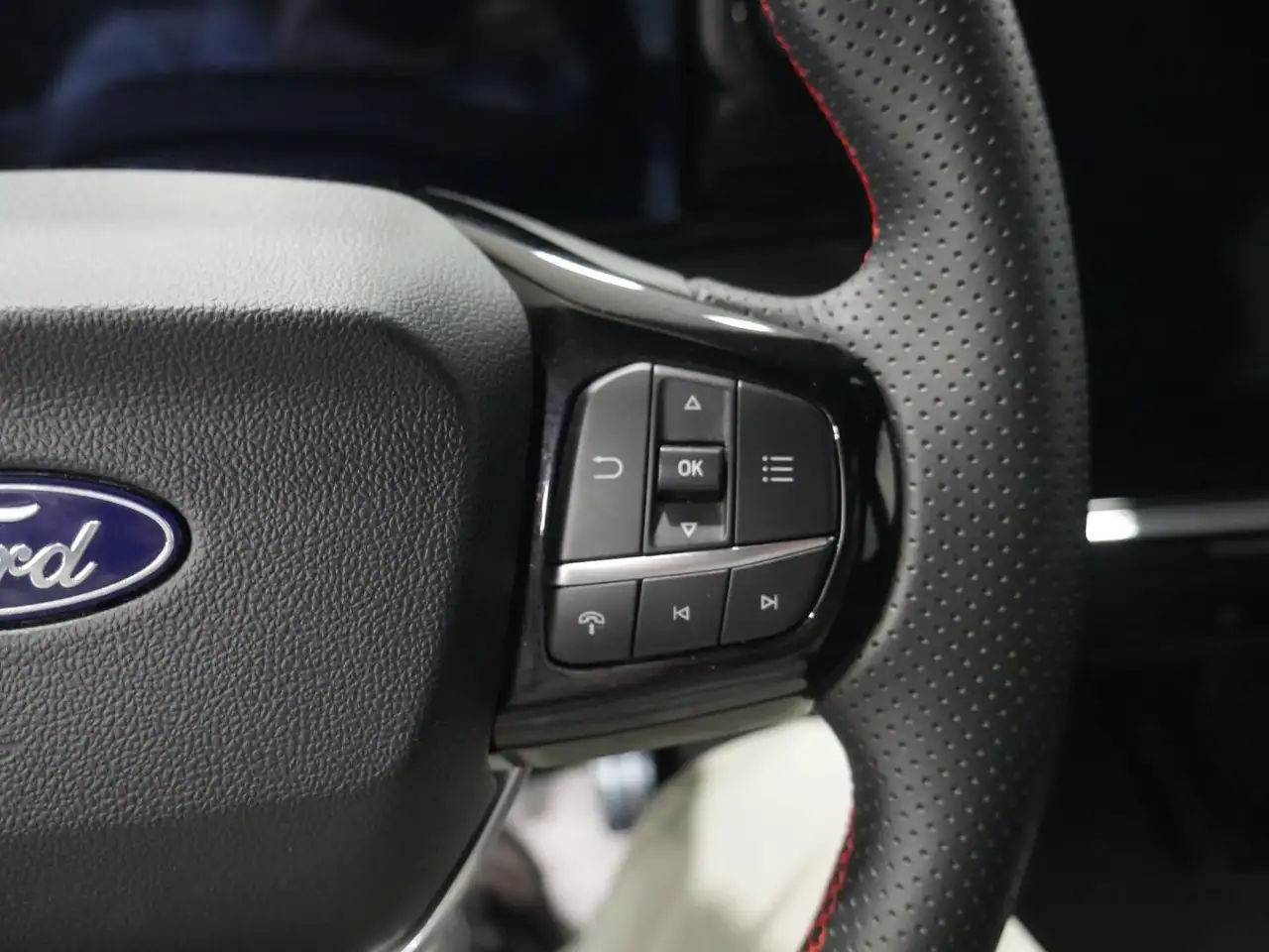 Ford Puma 1.0 EcoBoost MHEV ST-Line 125 — معرض صور السيارة 19