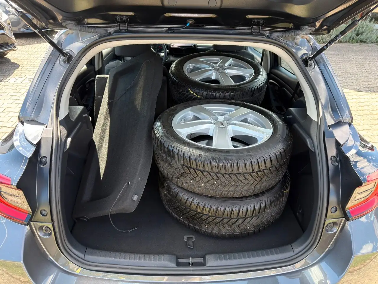Toyota Yaris 1,5 "Active" 8-fach Bereift — Galería del vehículo 10