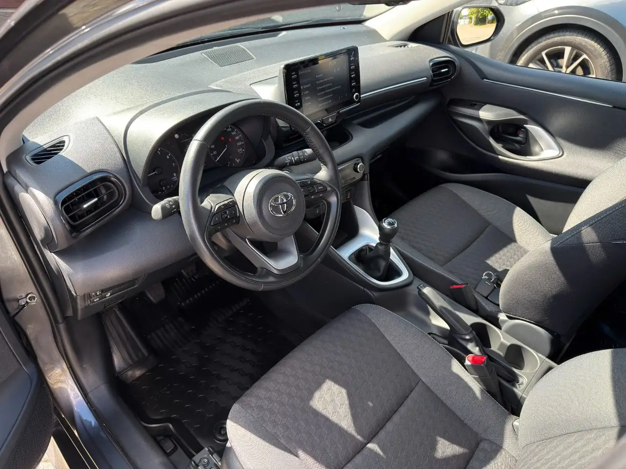 Toyota Yaris 1,5 "Active" 8-fach Bereift — Galería del vehículo 7